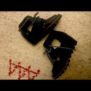 Sorel sandals black size 8.5 worn once.